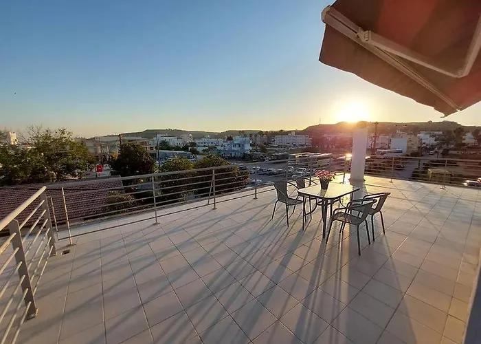 Ilias Nest 2 アパート *